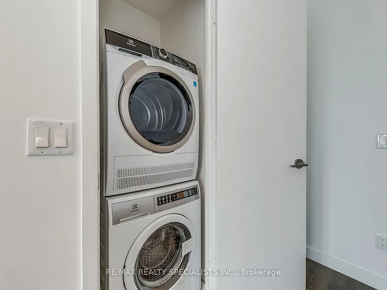 215 Queen St W #1405 — Photo 24