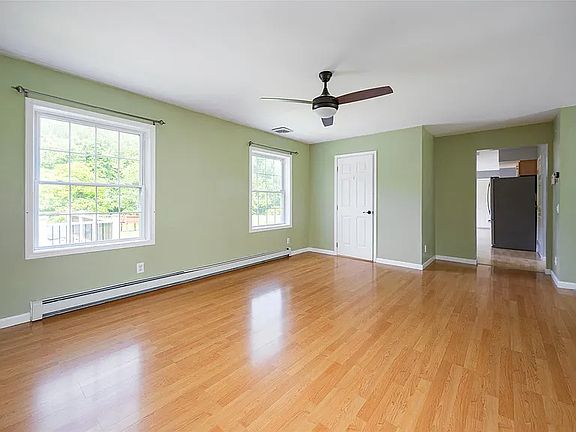 5th image of 37 Pine Ln