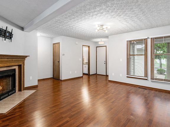 3rd image of 5841 Elmbridge Ln #4-27