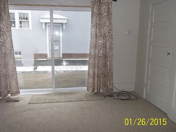 Middle BR facing driveway