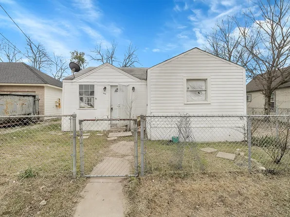 211 Henry St, Waxahachie, TX 75165