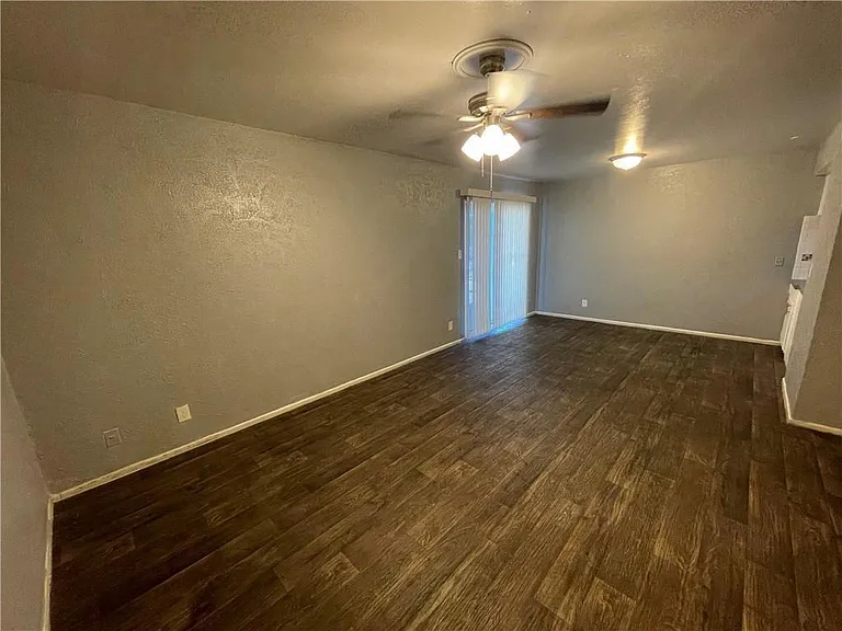 305 E Croslin St #109 — Photo 6