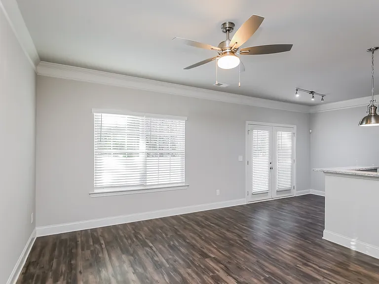 7 Madaline Ln — Photo 2