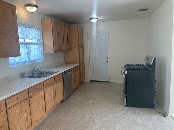 3rd image of 6745 Yosemite Dr