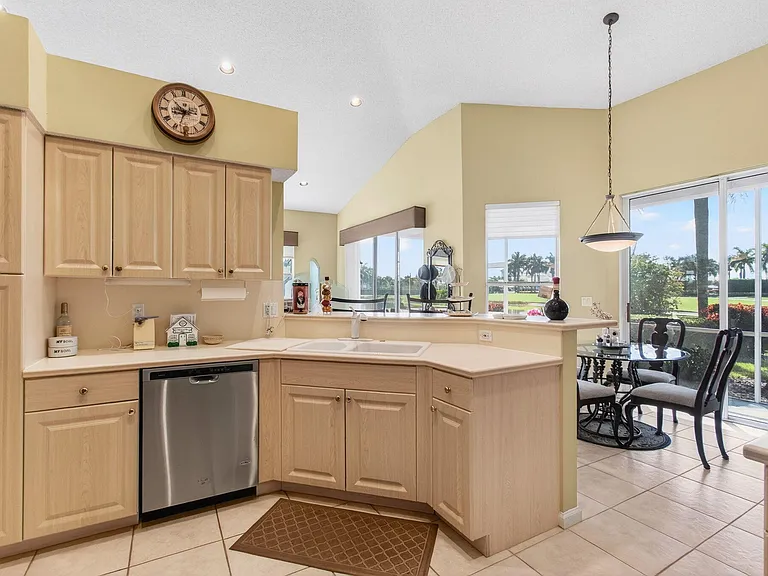 6862 Swansea Ln — Photo 22