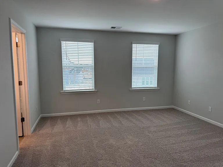 105 Fenway St — Photo 16