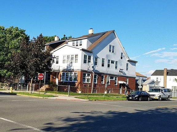 3rd image of 260 N 17th St Floor 2