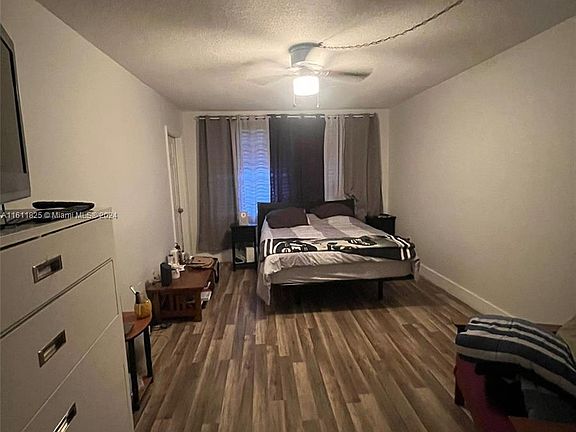 4th image of 1601 NE 191st St #B206