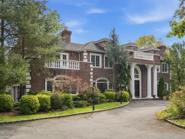 147 Bacon Road, Old Westbury, NY 11568