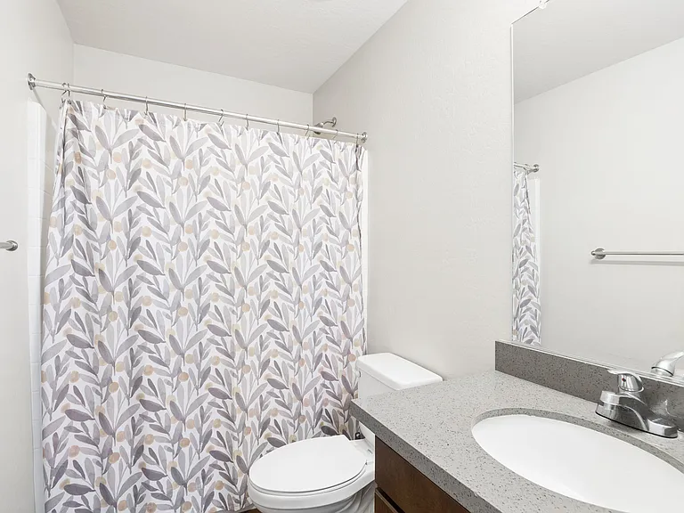 1748 N Logan Ln — Photo 26
