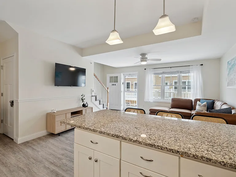 128 Ashworth Ave #308 — Photo 9