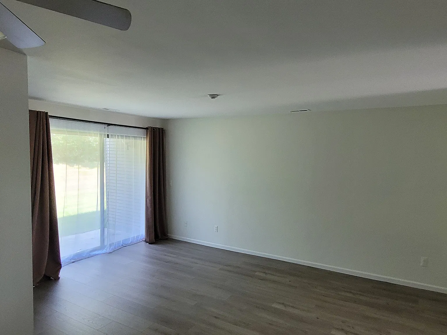2 bed, 1165 sqft, $1,600 — Photo 2