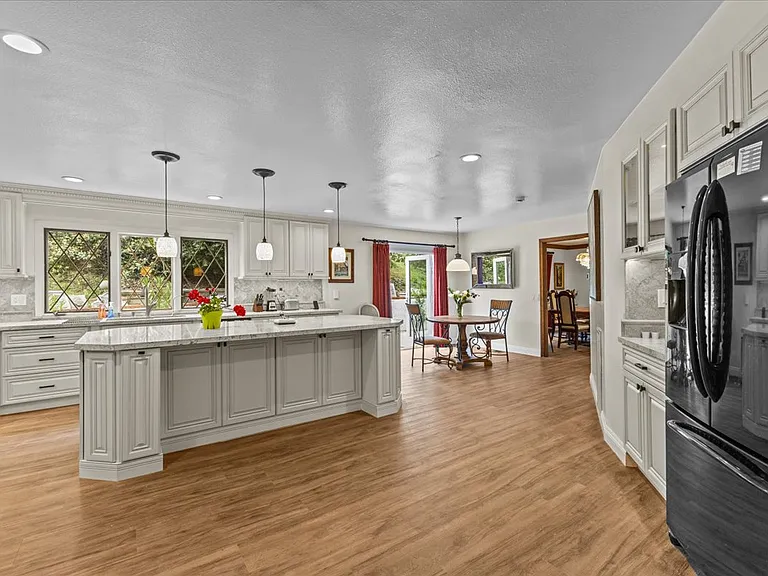 2705 Clear Creek Ln — Photo 17