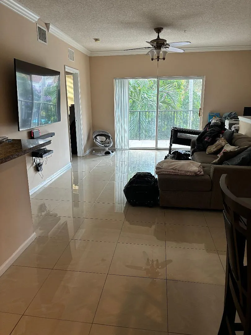 3 bed, 2.0 bath, 1357 sqft, $2,300 — Photo 4