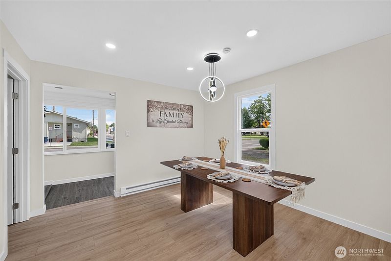 5th image of 303 Lincoln Street