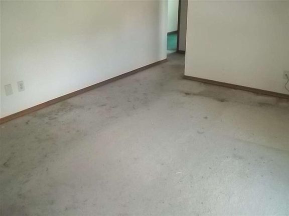 4th image of 382 Mayer Ct