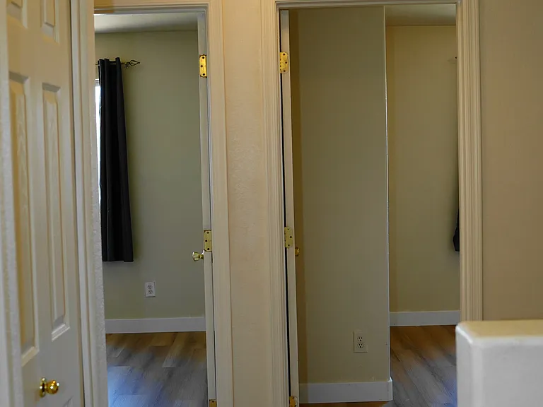 1442 E Mobile Ln — Photo 13