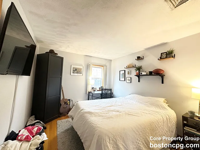 237 Hanover St #3A — Photo 10