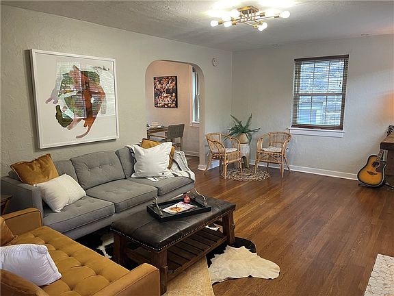 3rd image of 414 S Aiken Ave