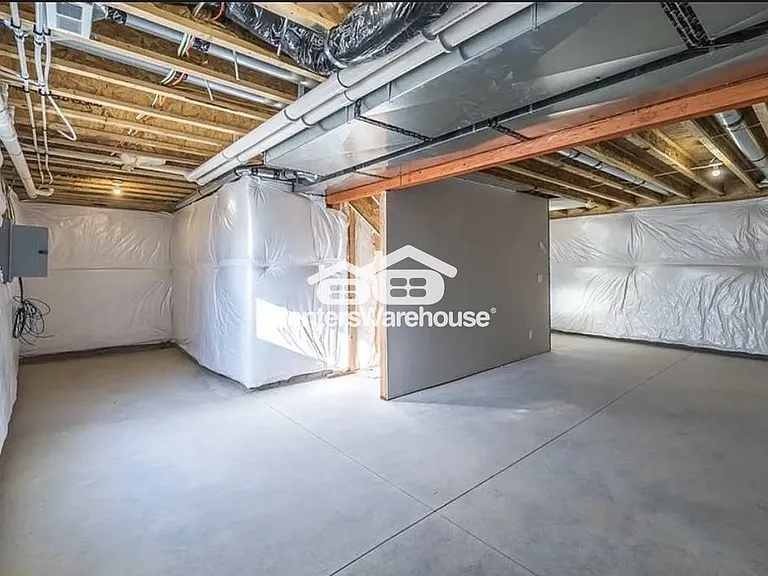 104 E Sycamore St — Photo 24