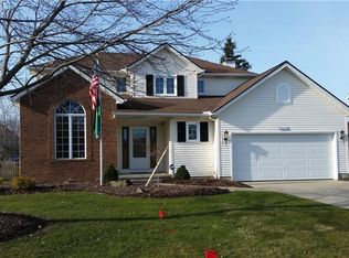 29819 Wellington Dr, North Olmsted, OH 44070
