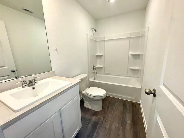 40830 Hawthorne Glades St — Photo 11