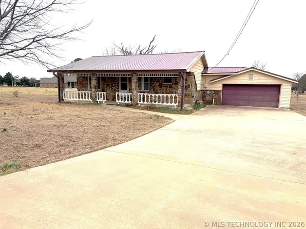 2009 N Hillcrest Dr, Henryetta, OK 74437