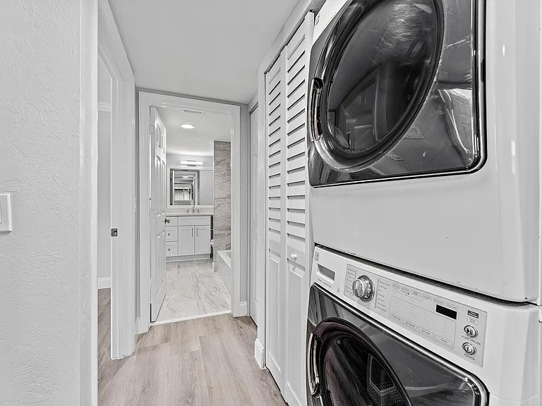 1866 Fairview Villas Dr #3 — Photo 18