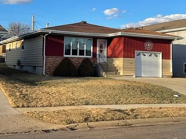 333 1st St SE, Dickinson, ND 58601