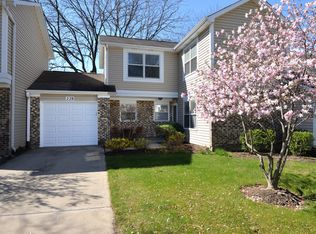 228 Signature Dr, Bloomingdale, IL 60108