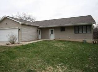 4422 NW Scenic Dr, Peoria, IL 61615