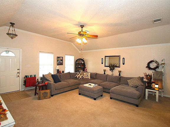 3rd image of 5521 Southfork Dr N