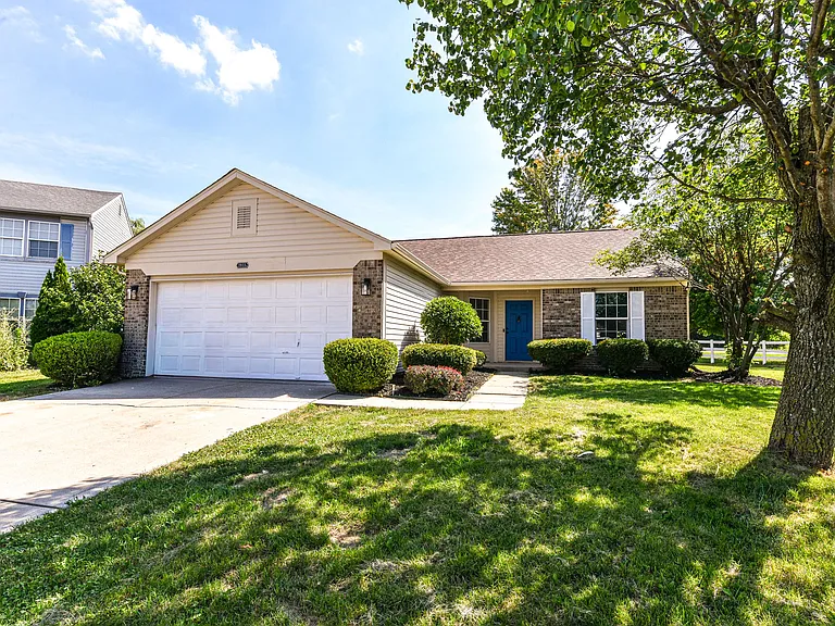 3933 Bergamot Ct — Photo 2