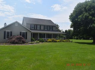 8 Meadow Wood Ln, Landenberg, PA 19350
