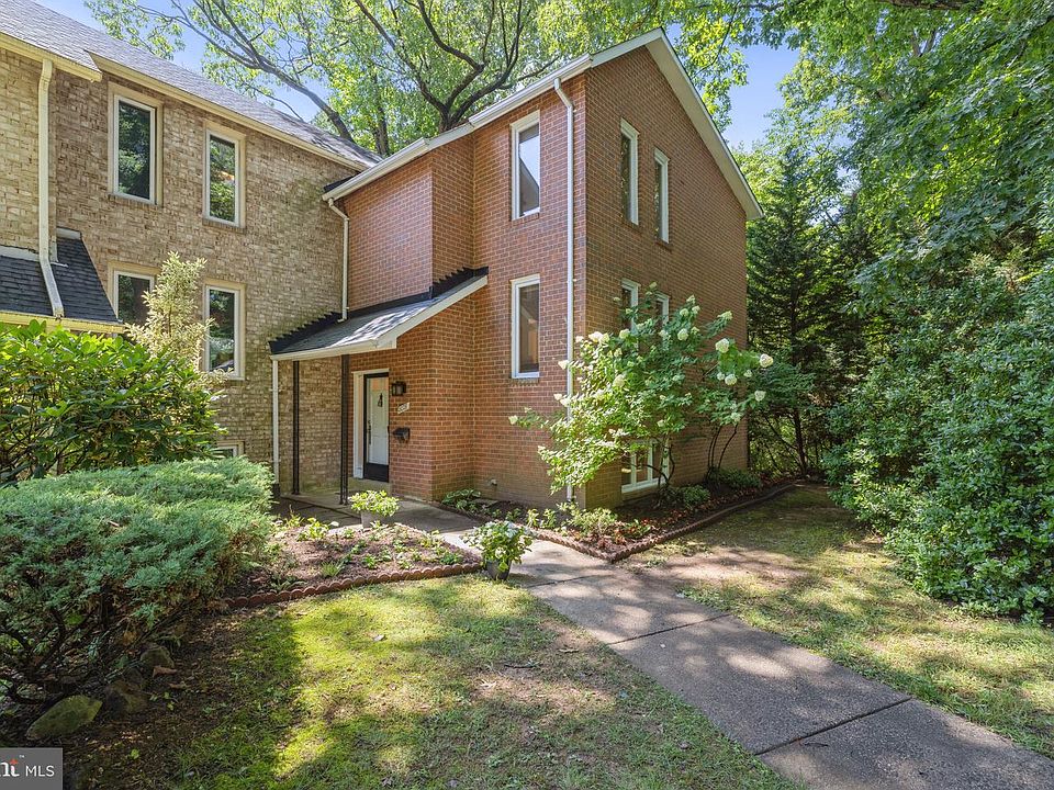 1st image of 2028 Dundee Rd