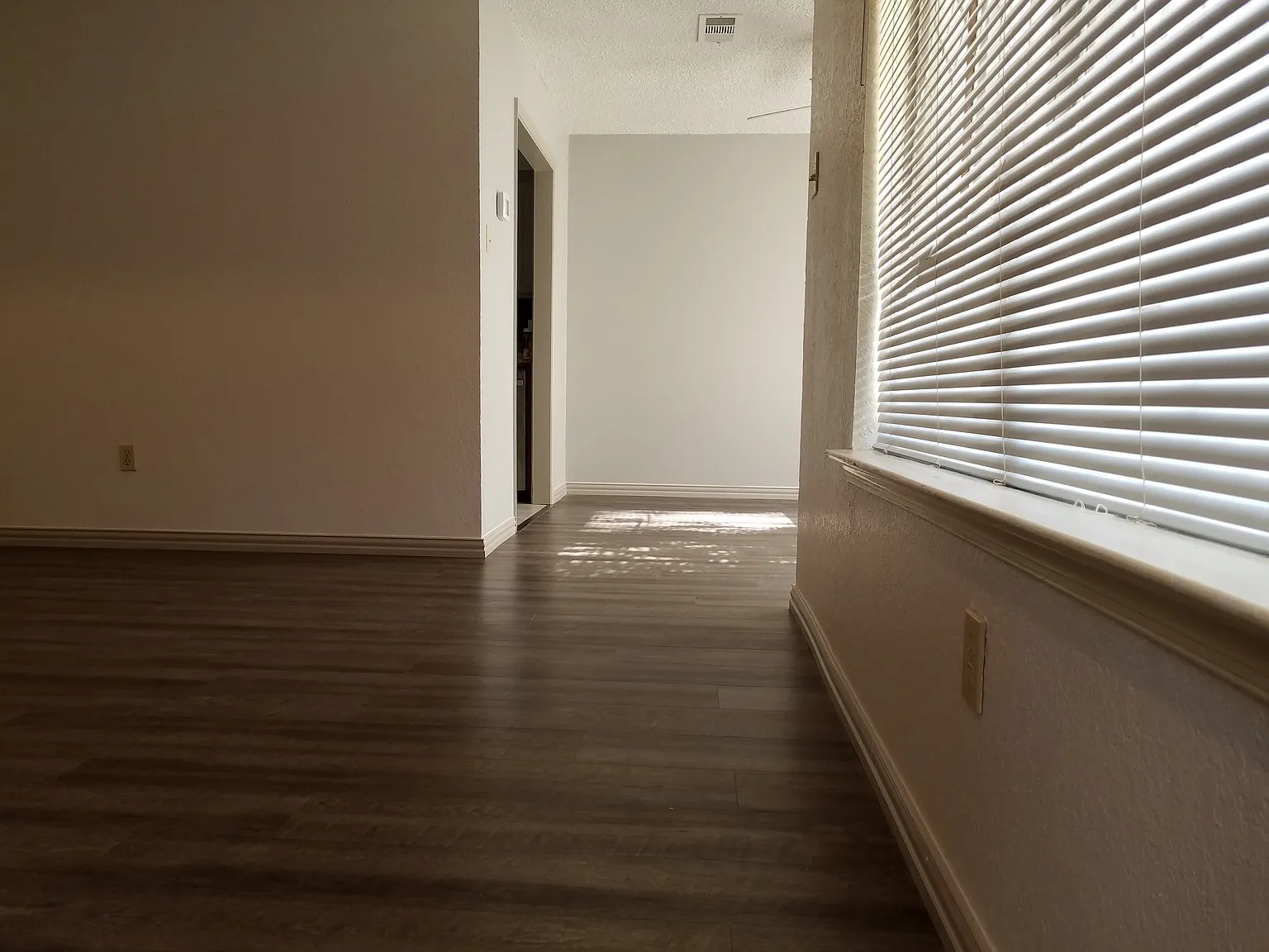 3 bed, 2.5 bath, 1750 sqft, $2,150 — Photo 2