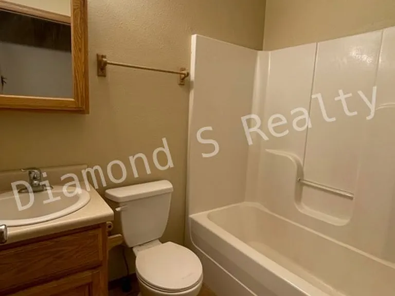 2415 W High St — Photo 9