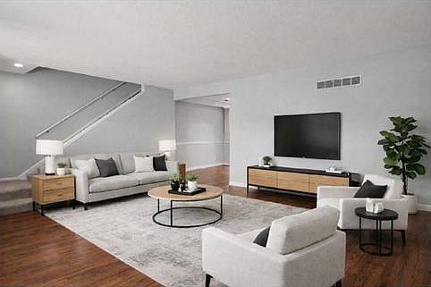 3rd image of 6807 N Askew Cir