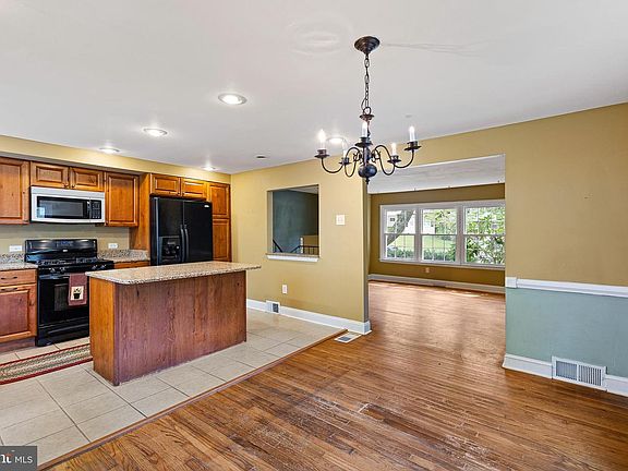 5th image of 320 N Dillwyn Rd