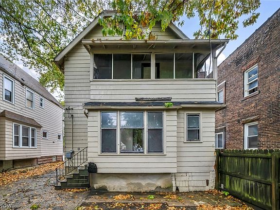 3rd image of 1677 Carlyon Rd