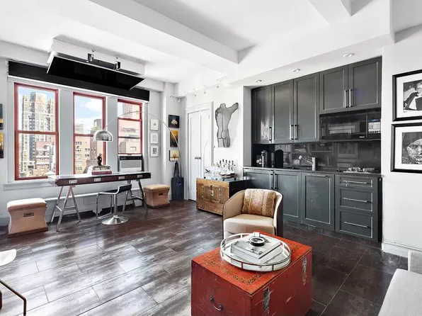 157 East 72nd Street image 1 of 15