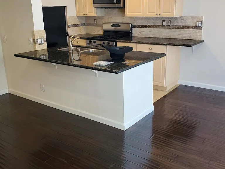 Burton Way Apartments — Photo 1