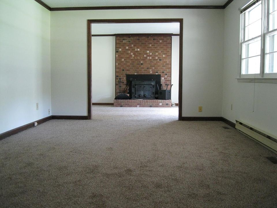 2nd image of 8113 Bells Lake Rd