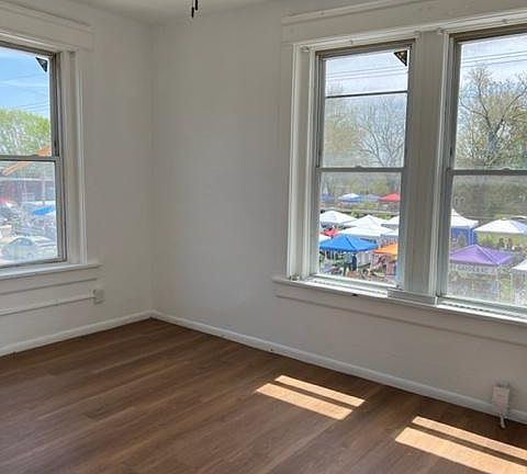 3rd image of 2200 Lexington Ave #B