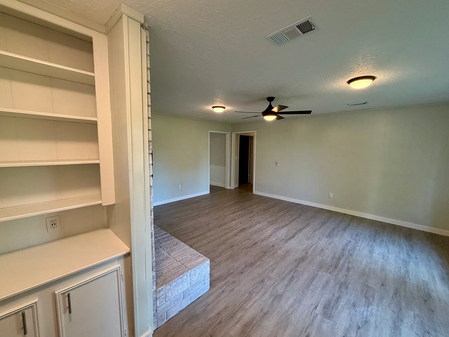 3 bed, 1800 sqft, $2,300 — Photo 2