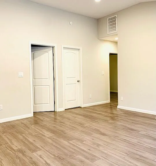 328 W California Ave — Photo 13