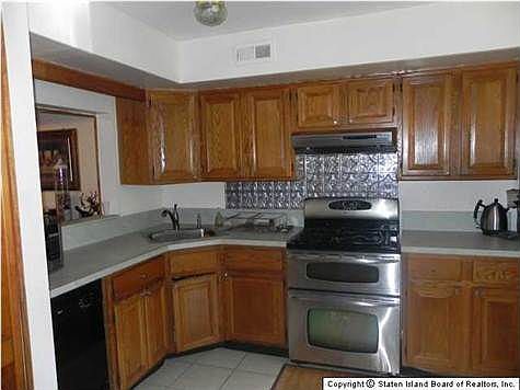 3rd image of 295 Lamberts Ln