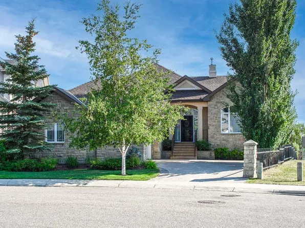 41 NW Cranleigh Park SE, Calgary, AB T3M 1J1