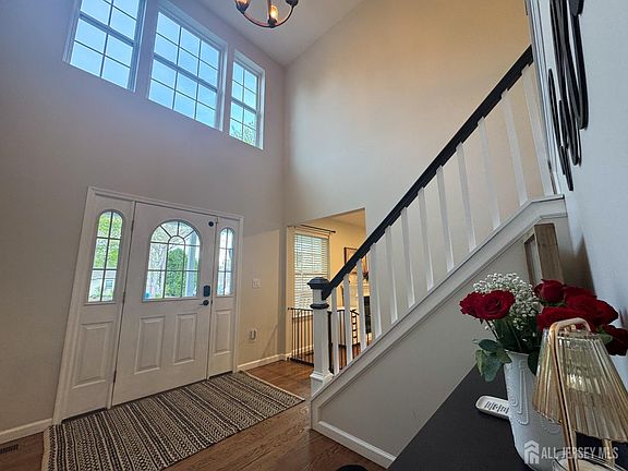 3rd image of 137 Bowsprit Rd