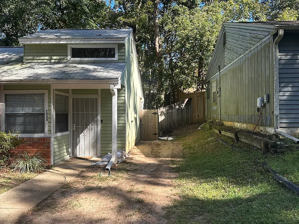 1049 Sutor Rd